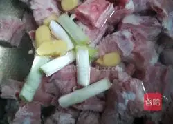 Illustration of how to make sweet and sour spareribs 2