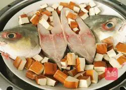 Illustration of how to make steamed fish with dried tofu 5