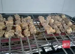 Illustration of marinated barbecue mutton skewers 4