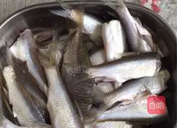 Illustration of how to make fried white strips 1