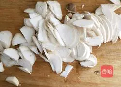 Illustration of how to stir-fry pork with king oyster mushroom 2