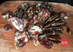 Illustration of how to make steamed carrot sausage 1