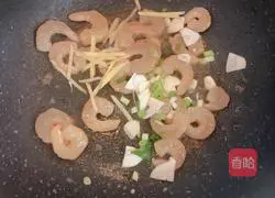 Illustration of how to make asparagus, shrimp and scrambled eggs 14