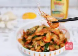 Illustration of how to make stir-fried river shrimp with leeks 11