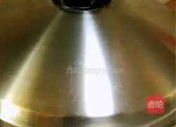 Illustration of how to make stewed ribs with straw mushrooms 6