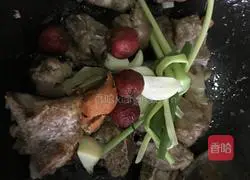 Illustration of how to make pork ribs rice 6