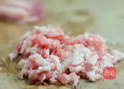 Illustration of how ants climb a tree 1