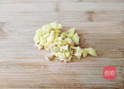 Illustration of how to make garlic-flavored stir-fried green beans 3