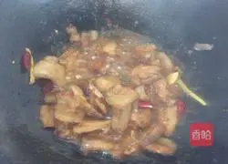 Illustration of how to make fried pork with green garlic 9