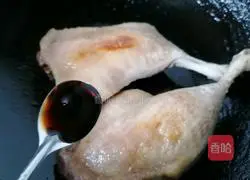 Illustration of how to make sauce duck legs 4