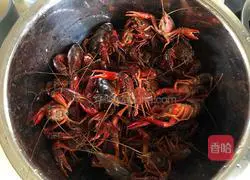 Thirteen-flavor spicy crayfish recipe illustration 1