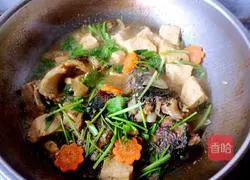 Illustration of how to make crucian carp stewed with tofu 7