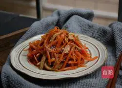 Illustration of how to stir-fry shredded pork with carrots 9