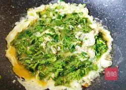 Illustration of how to make Chinese toon scrambled eggs 10