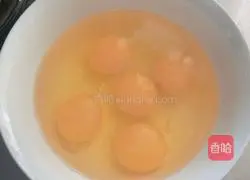 Illustration of how to make asparagus, shrimp and scrambled eggs 8