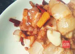 Illustration of how to stew fresh meat and dried radish slices 7