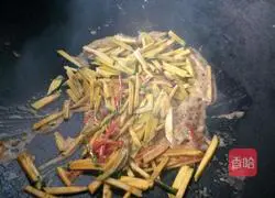 Illustration of how to make fried pumpkin noodles 8