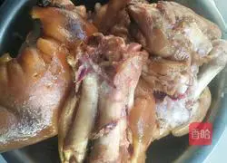 Illustration of How to Call Pig Trotters 4