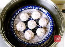 Illustration of how to make tofu pearl meatballs 9