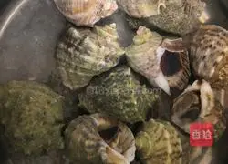 Illustration of how to make ginger conch 2