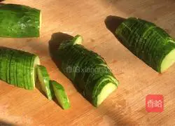 Illustration of how to make steamed spareribs with black bean sauce 14