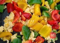 Illustration of how to make colorful pepper fried rice 6
