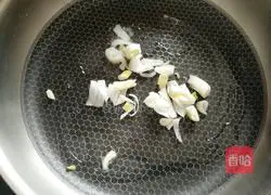 Illustration of how to make broccoli and egg fried rice 6