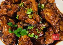 Illustration of how to make spicy braised chicken wings 11