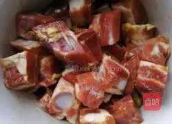 Illustration of how to make steamed pork ribs with mushrooms 2