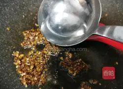 Illustration of how to make steamed rice noodles with garlic vermicelli 5