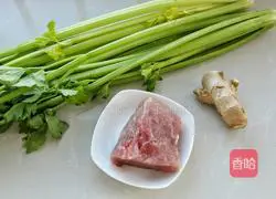 Illustration of how to make fried shredded pork with celery 1