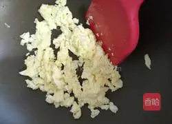 Illustration of how to make scrambled eggs with red leafy vegetables 5