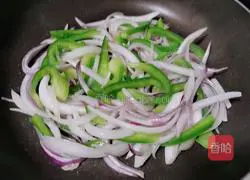 Illustration of how to make black pepper beef rib bento 5