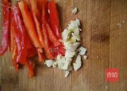 Illustration of how to make fried meat slices with snow peas 5