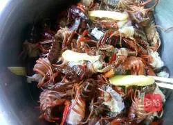 Illustration of how to make spicy crayfish 3