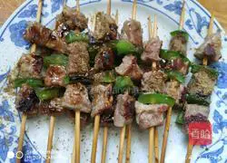 Illustration of how to make barbecue beef skewers 4