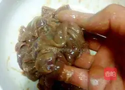 Illustration of how to make hot waist slices 3