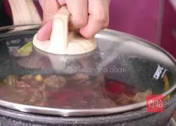 Illustration of how to make tomato beef brisket 7