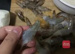 Illustration of how to make salt and pepper prawns 2