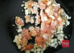 Illustration of how to make minced meat and lettuce 5