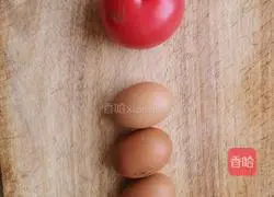 Fried eggs with tomatoes Illustration of how to do it 1