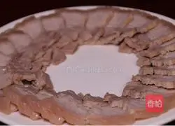 Illustration of how to make garlic white meat 4