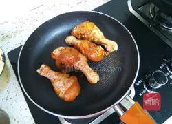 Orleans Illustration of how to make roasted chicken legs 4