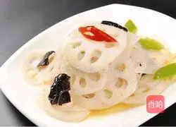Illustration of how to make spicy fried white lotus root 5