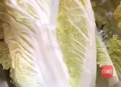Illustration of how to make cabbage meat rolls 1