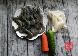 Illustration of how to make fried rice cakes with fresh vegetables and shrimp balls 1