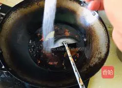 Illustration of how to make braised duck wing roots 8