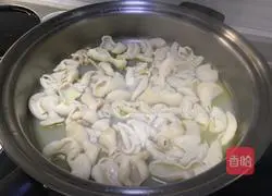 Illustration of how to make very fat sausage 4