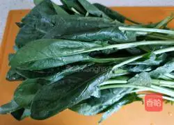Illustration of how to make fried spinach with eggs 1