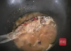Illustration of how to stew crucian carp 6